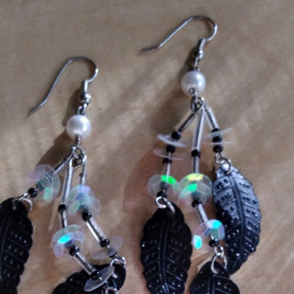 Beaded with Sequence Crow feather Pierced earrings 3"L - Picture 10 of 11